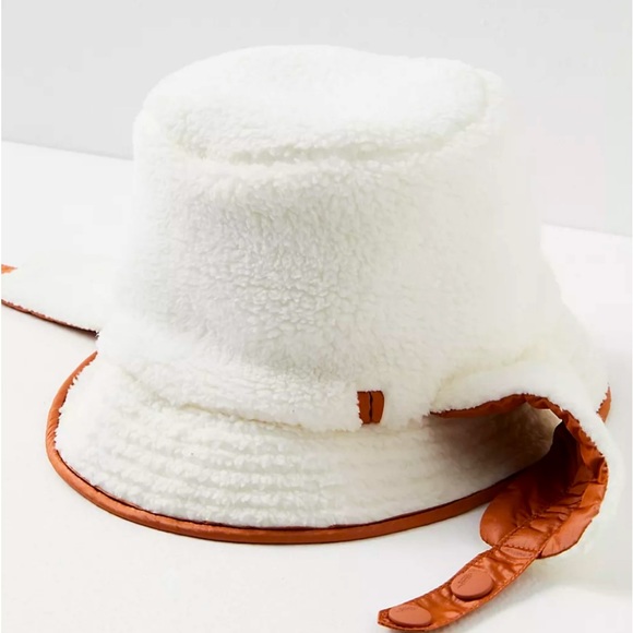 Free People, Bucket List reversible Sherpa Bucket hat. - Picture 3 of 6